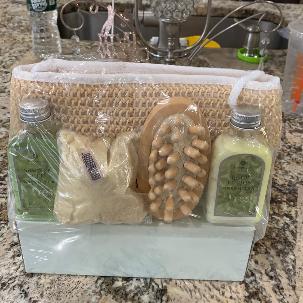Bath and body set